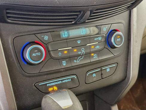 Used 2017 Ford Escape SE w/ Equipment Group 201A FWD image 17