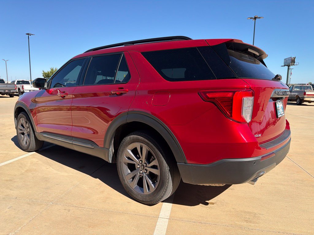 Used 2022 Ford Explorer XLT w/ Equipment Group 202A AWD/4WD image 4