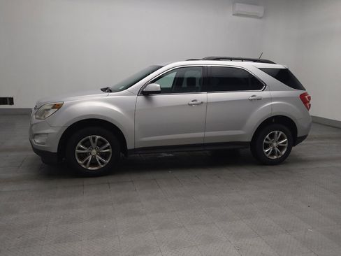 Used 2017 Chevrolet Equinox LT image 2