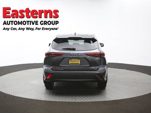 Used 2022 Toyota Highlander LE image 38