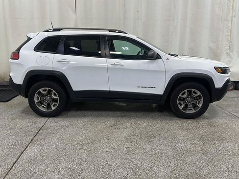 Used 2019 Jeep Cherokee Trailhawk w/ Cold Weather Group AWD/4WD image 6