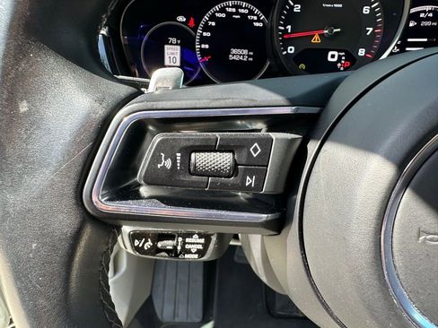 Used 2021 Porsche Panamera image 18