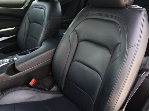 Used 2021 Chevrolet Camaro LT w/ Technology Package image 11