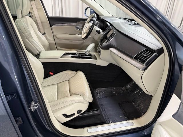 Used 2022 Volvo XC90 T8 Inscription AWD/4WD image 12
