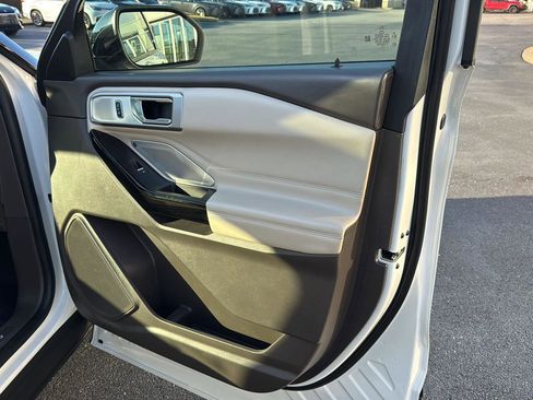 Used 2021 Ford Explorer Platinum w/ Equipment Group 601A image 12