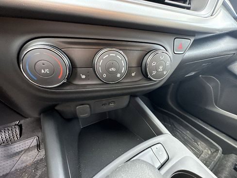 Used 2025 Chevrolet Trax LS w/ LS Convenience Package image 15