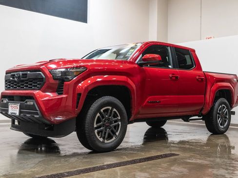 Certified 2026 Toyota Tacoma TRD Sport AWD/4WD image 3