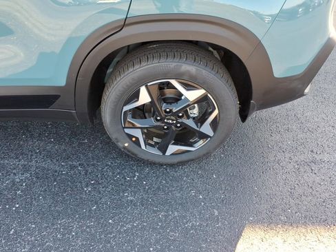 New 2026 Kia Seltos S FWD image 8