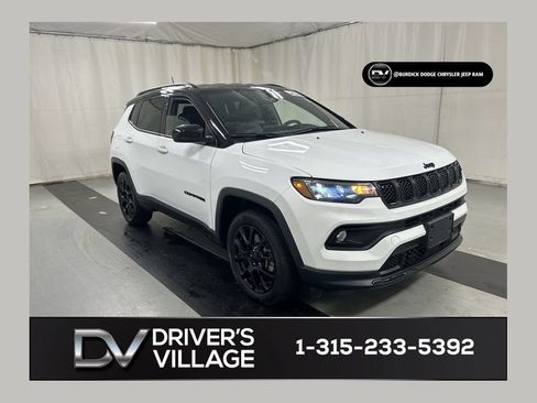 Used 2023 Jeep Compass Latitude w/ Convenience Group AWD/4WD image 1