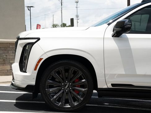 Used 2025 Cadillac Escalade V AWD/4WD image 19