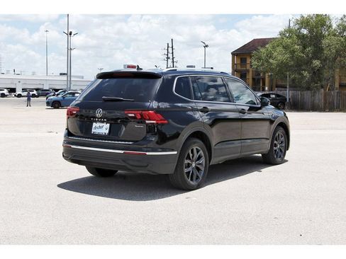 Used 2022 Volkswagen Tiguan SE AWD/4WD image 3