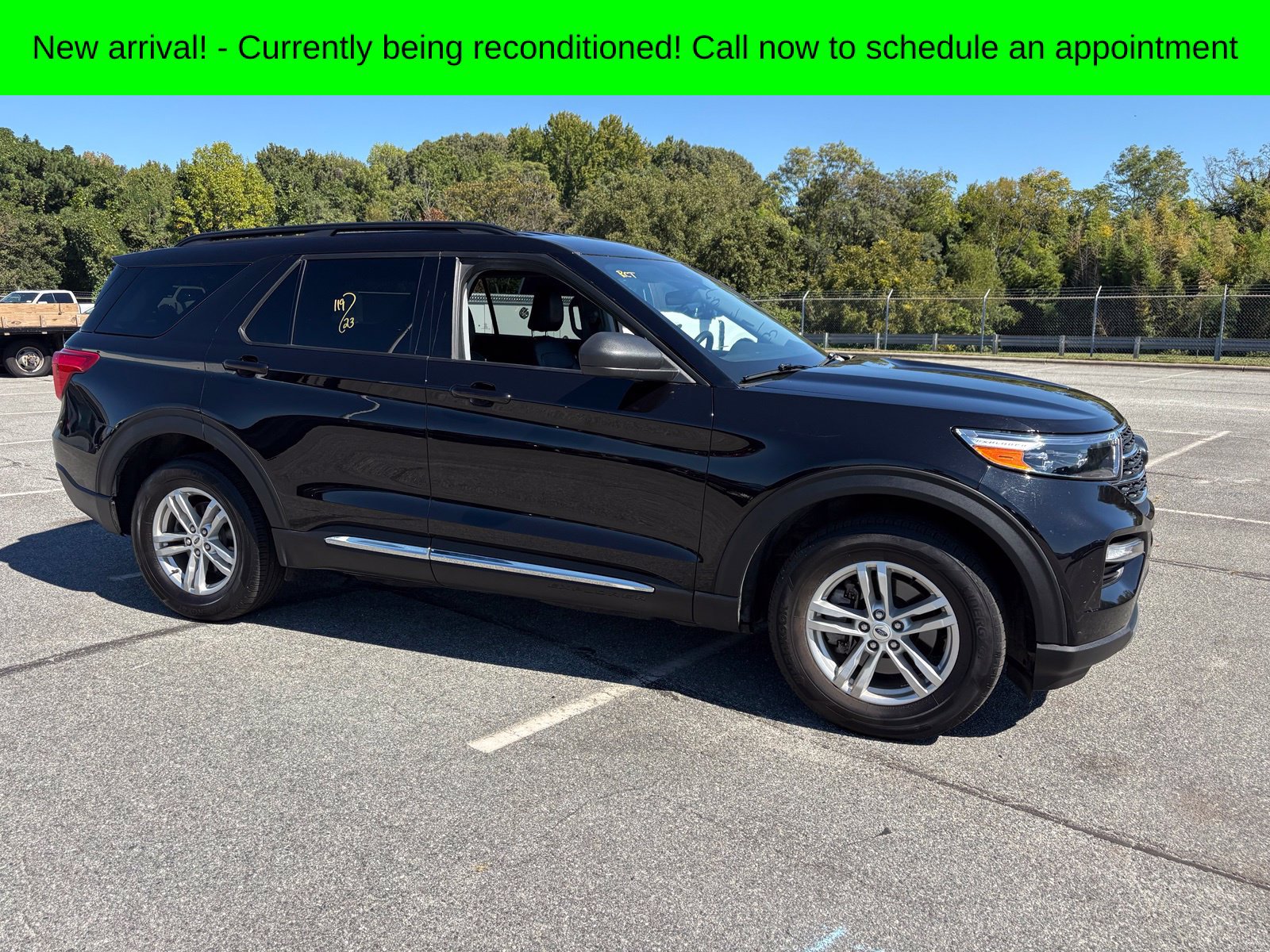 Used 2023 Ford Explorer XLT w/ Equipment Group 202A AWD/4WD image 2
