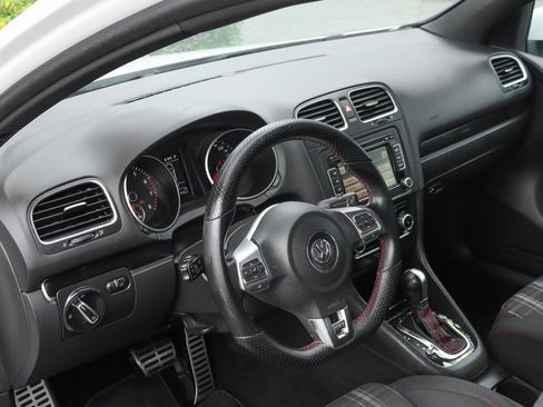 Used 2010 Volkswagen GTI 4-Door image 17