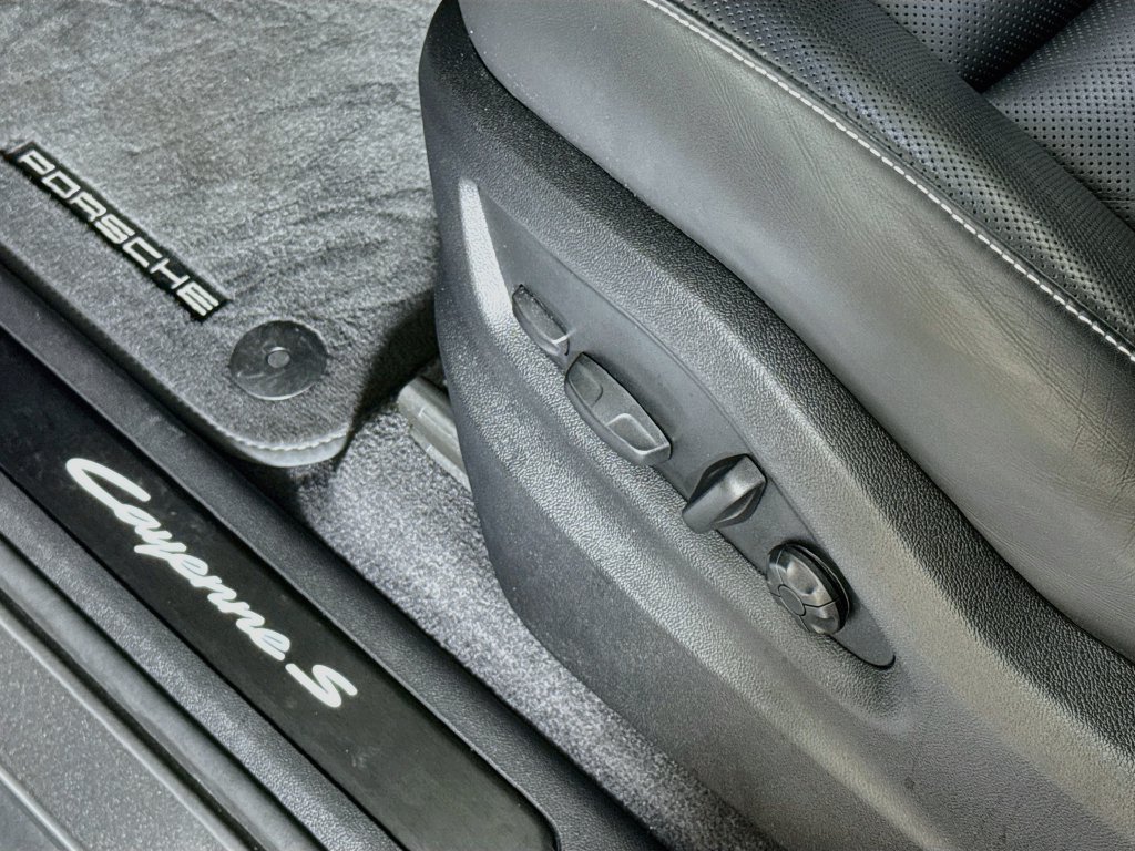 Certified 2025 Porsche Cayenne S AWD/4WD image 27