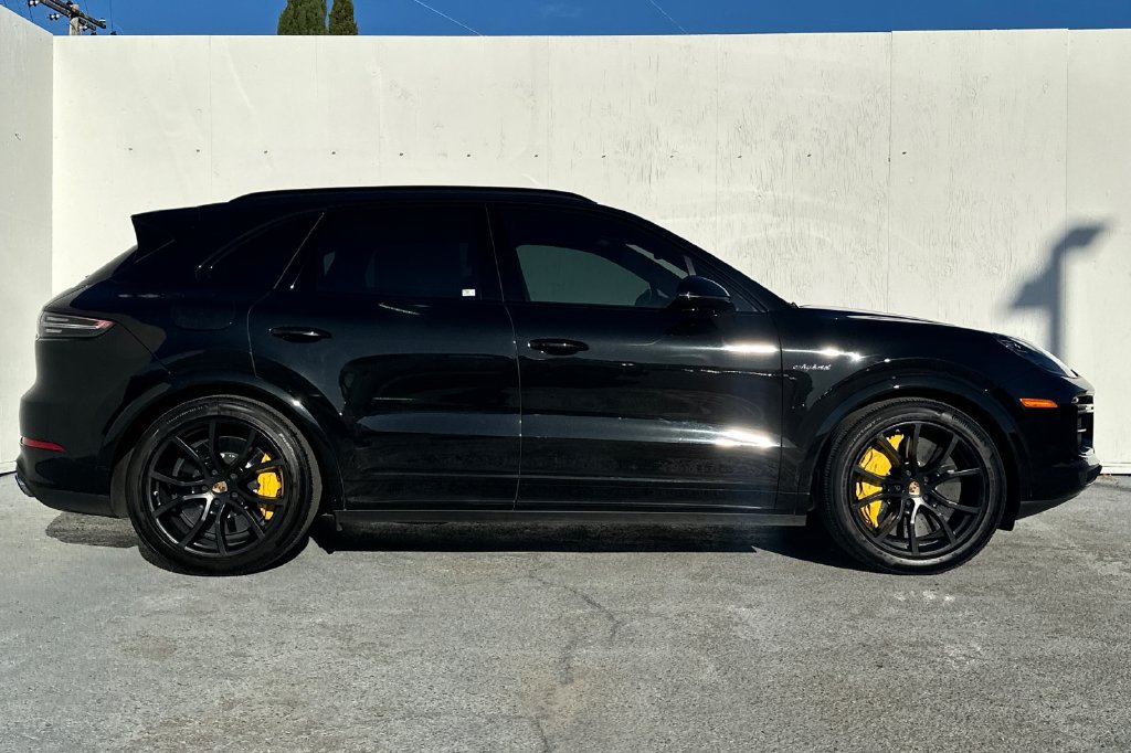 Used 2023 Porsche Cayenne Turbo S AWD/4WD image 2