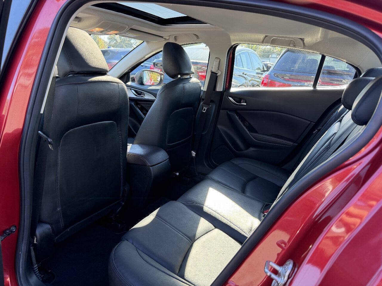 Used 2017 MAZDA MAZDA3 Touring w/ Popular Equipment Package FWD image 9