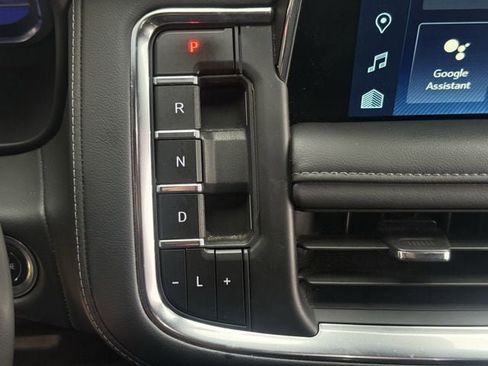 Used 2024 Chevrolet Suburban LT RWD image 20