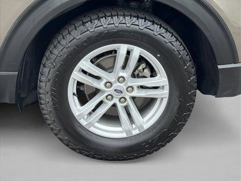 Used 2021 Ford Explorer XLT w/ Equipment Group 202A image 8