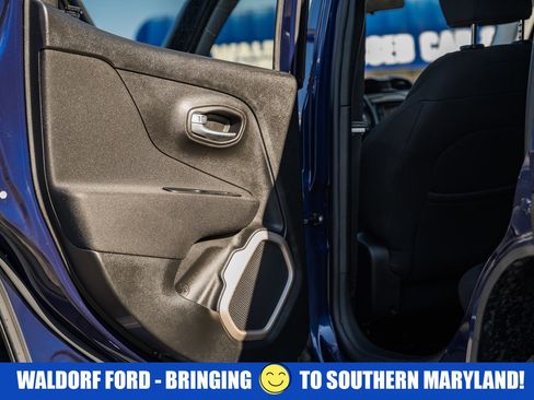 Used 2017 Jeep Renegade Latitude w/ Cold Weather Group image 35