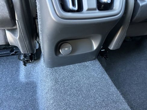 Certified 2025 Volvo XC40 B5 Plus image 14