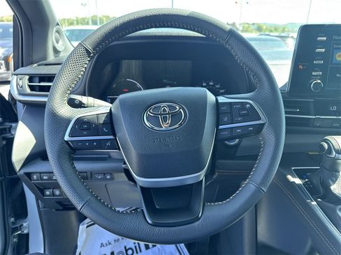 Used 2024 Toyota Sienna XLE Woodland Edition image 20