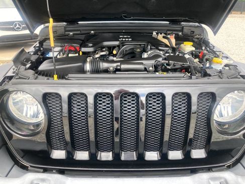 Used 2018 Jeep Wrangler Unlimited Sport S AWD/4WD image 17