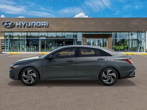 New 2025 Hyundai Elantra SEL image 3