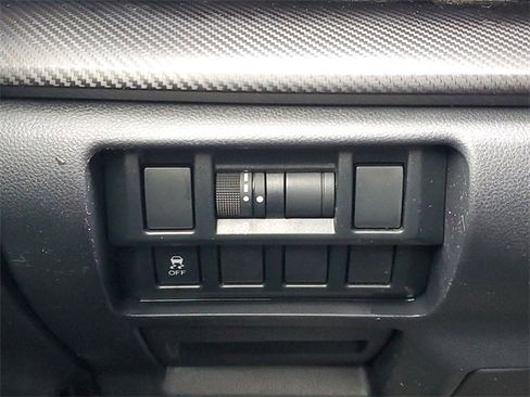 Used 2018 Subaru Crosstrek 2.0i Premium image 18