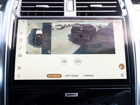 Used 2023 Land Rover Discovery Metropolitan Edition AWD/4WD image 29