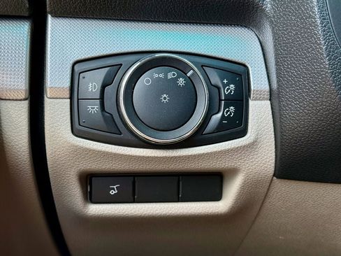 Used 2014 Ford Explorer XLT w/ Equipment Group 202A AWD/4WD image 29