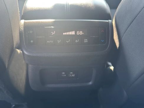 Used 2022 Nissan Pathfinder SV AWD/4WD image 24