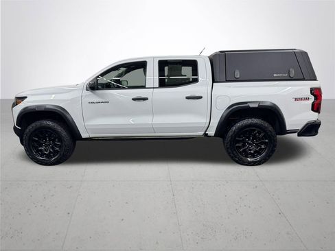 Used 2025 Chevrolet Colorado Trail Boss AWD/4WD image 3