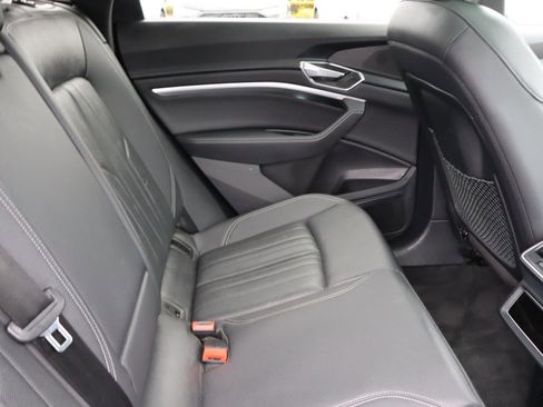 Used 2022 Audi e-tron Premium Plus w/ Premium Plus Package image 14