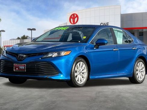 Used 2020 Toyota Camry LE image 9