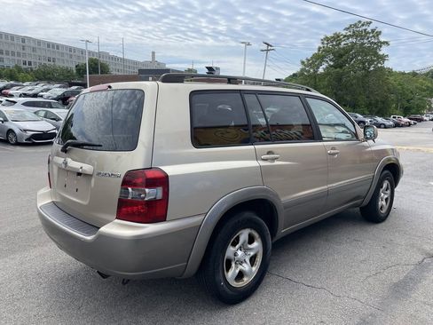 Used 2006 Toyota Highlander 2WD w/ 3rd Row image 8