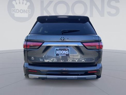 Used 2023 Toyota Sequoia Capstone AWD/4WD image 5