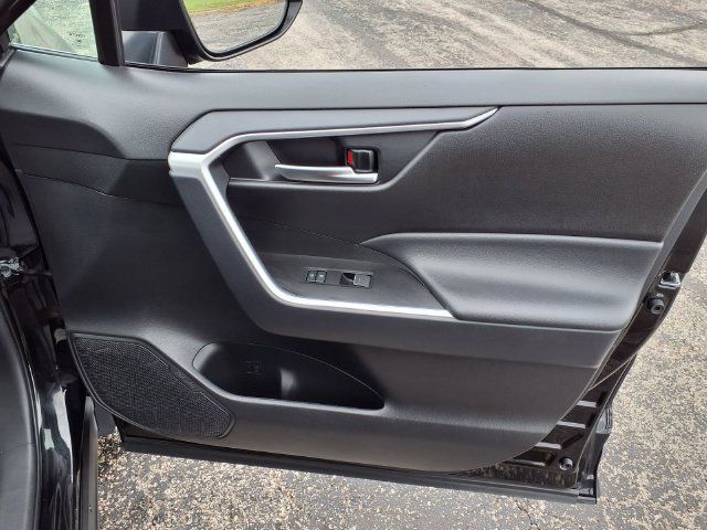 Used 2025 Toyota RAV4 XLE AWD/4WD image 48