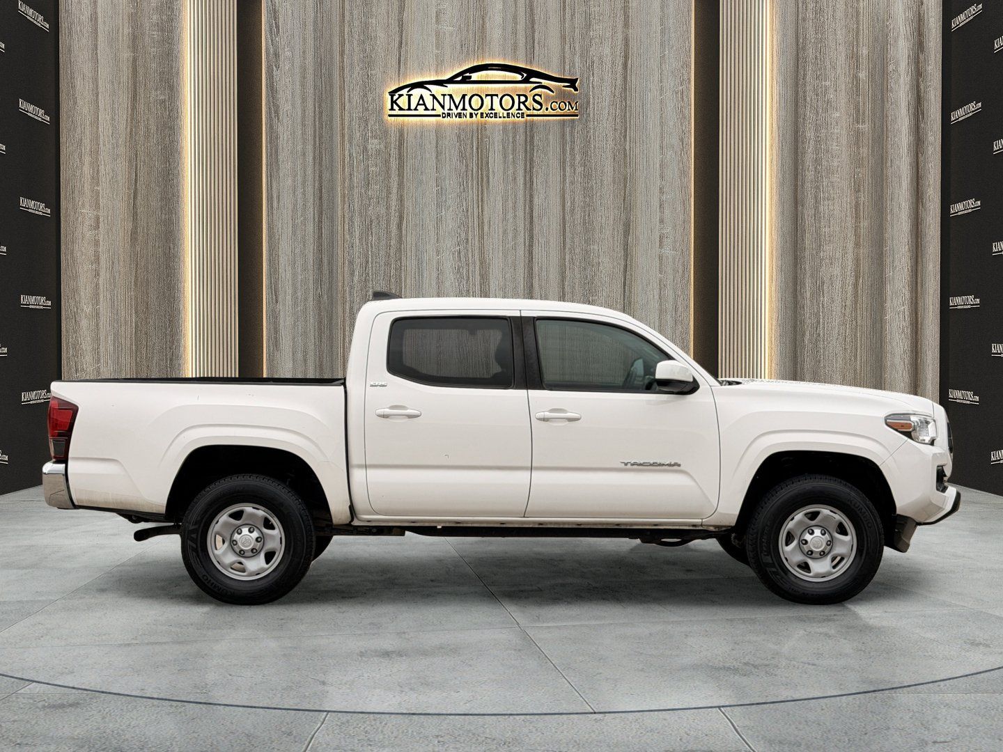 Used 2022 Toyota Tacoma SR5 RWD image 8