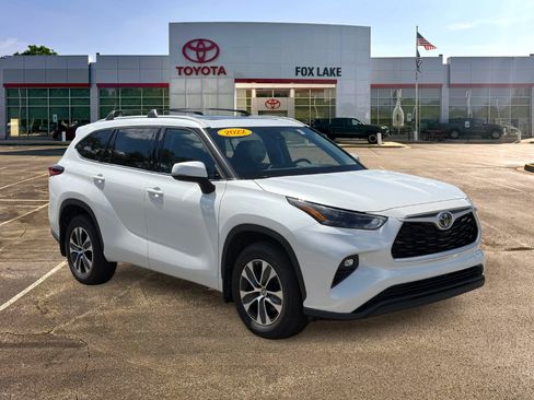 Used 2022 Toyota Highlander XLE AWD/4WD image 7