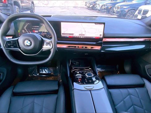 Used 2025 BMW 540i xDrive w/ Premium Package image 16