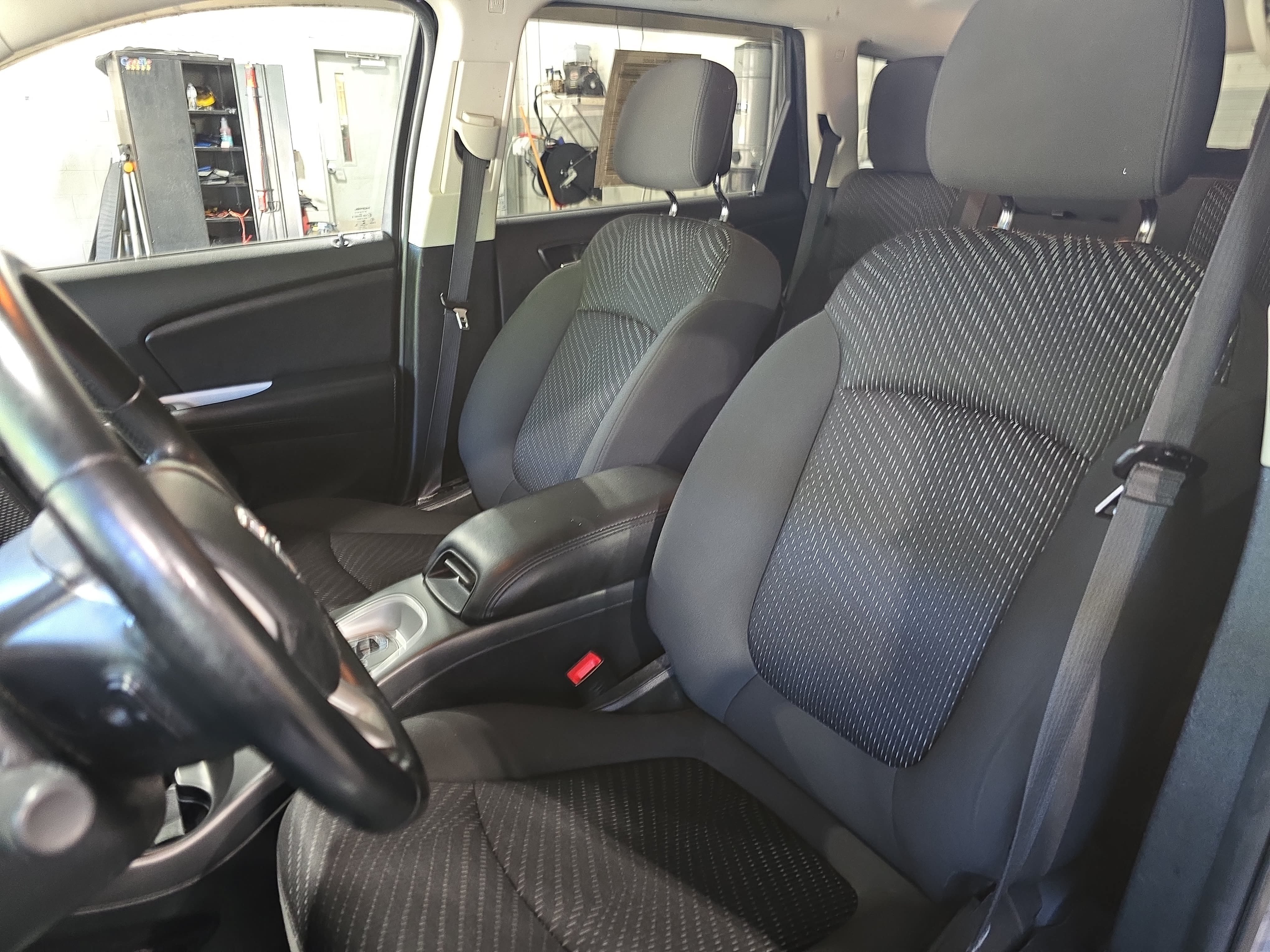 Used 2018 Dodge Journey SXT w/ Connectivity Group FWD image 16