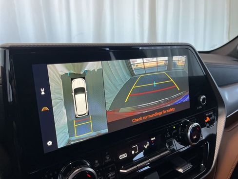 Used 2023 Toyota Highlander Platinum image 13