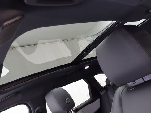 New 2026 Land Rover Range Rover Velar Dynamic SE image 13