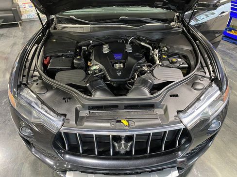 Used 2017 Maserati Levante S image 21