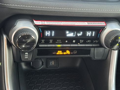 Certified 2025 Toyota RAV4 LE image 25