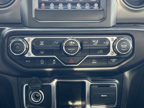 Used 2023 Jeep Gladiator Sport w/ Off Road Group image 4