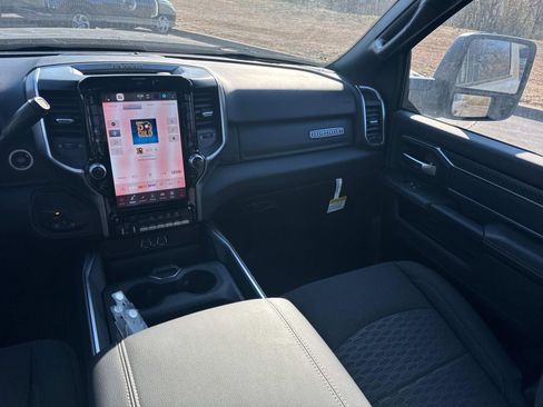 New 2026 RAM 2500 Big Horn AWD/4WD image 18