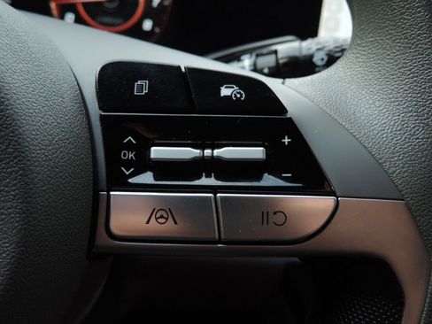Used 2024 Hyundai Elantra SEL FWD image 25