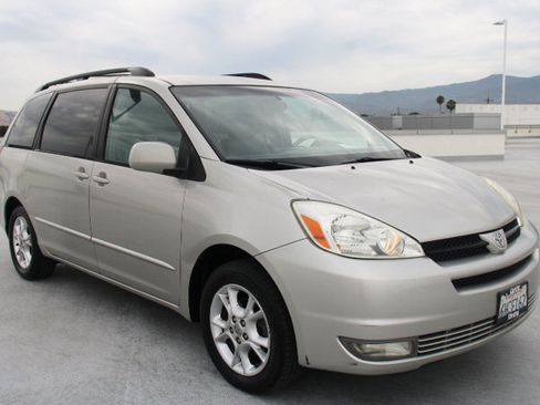 Used 2005 Toyota Sienna XLE FWD image 2