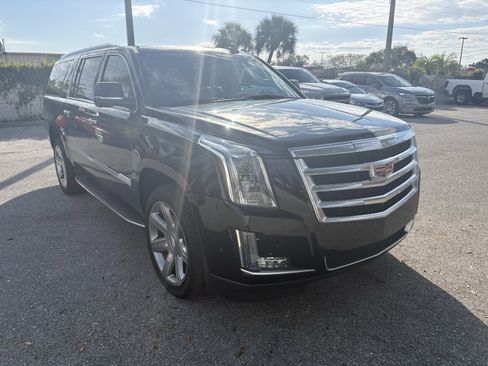 Used 2019 Cadillac Escalade ESV Luxury image 1